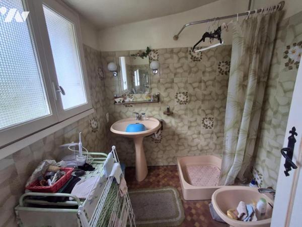 Couëron Bourg, maison ancienne à rénover sur environ 550 m2 de terrain