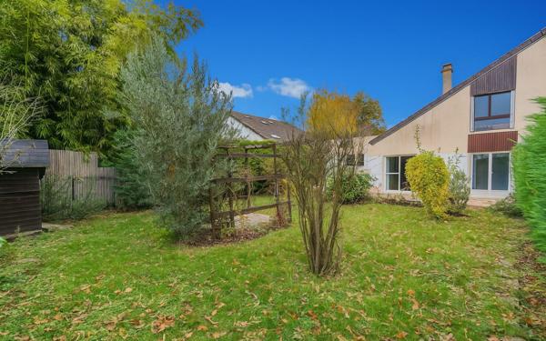 Maison à vendre    5 pièces • 90 m2 Noisy-le-Grand