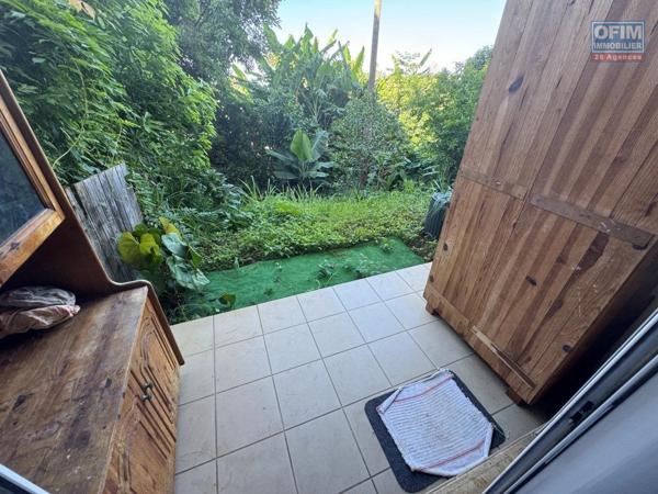 A vendre grand studio d'environ 40 m² avec jardinet le Tampon proche université