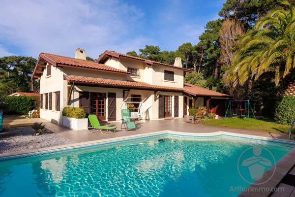 Vente                                                      Maison
                        
                     7 pièces                      167 m2                     à Biscarrosse