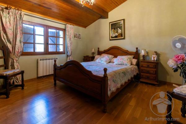 Vente                                                      Maison
                        
                     7 pièces                      167 m2                     à Biscarrosse