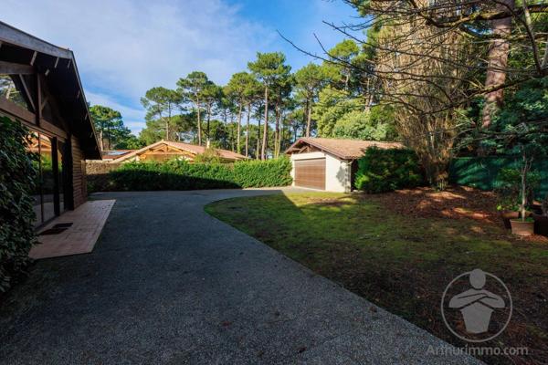 Vente                                                      Maison
                        
                     7 pièces                      167 m2                     à Biscarrosse