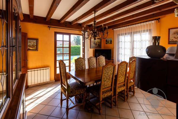 Vente                                                      Maison
                        
                     7 pièces                      167 m2                     à Biscarrosse