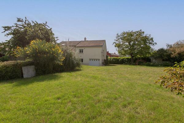 Maison Gorges 6 P . 4 Chs . 128,7 M² . T 1034 M² . 2 garages . Sous sol