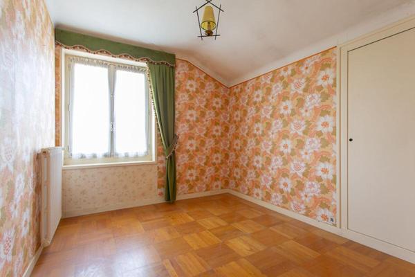 Maison Gorges 6 P . 4 Chs . 128,7 M² . T 1034 M² . 2 garages . Sous sol