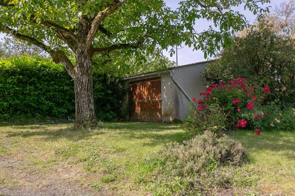 Maison Gorges 6 P . 4 Chs . 128,7 M² . T 1034 M² . 2 garages . Sous sol