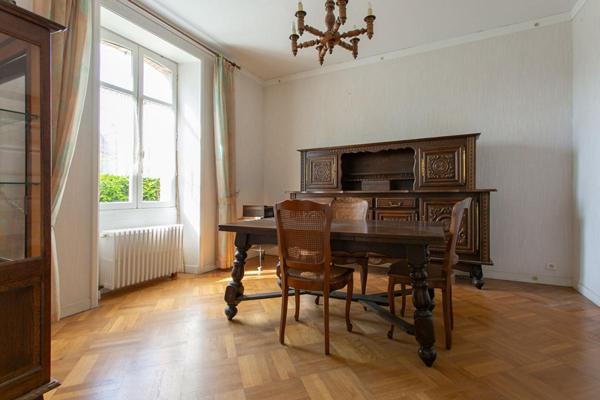 Maison Gorges 6 P . 4 Chs . 128,7 M² . T 1034 M² . 2 garages . Sous sol
