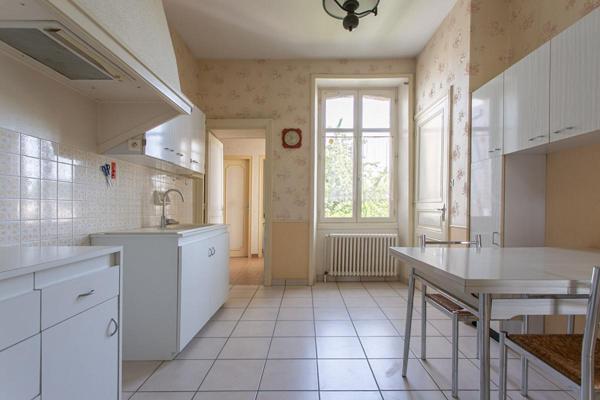 Maison Gorges 6 P . 4 Chs . 128,7 M² . T 1034 M² . 2 garages . Sous sol