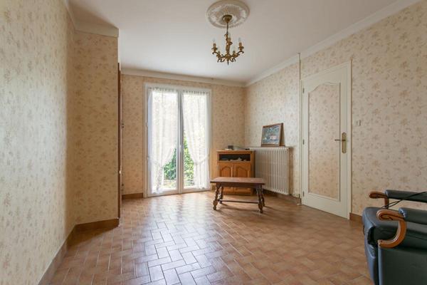 Maison Gorges 6 P . 4 Chs . 128,7 M² . T 1034 M² . 2 garages . Sous sol