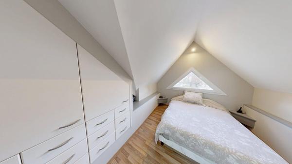 Maison familiale avec sous-sol complet et piscine