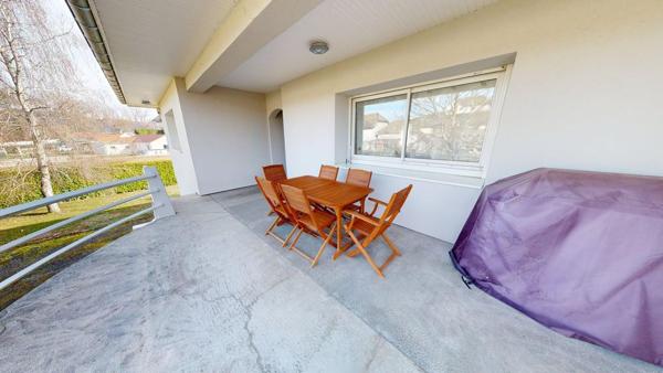 Maison familiale avec sous-sol complet et piscine