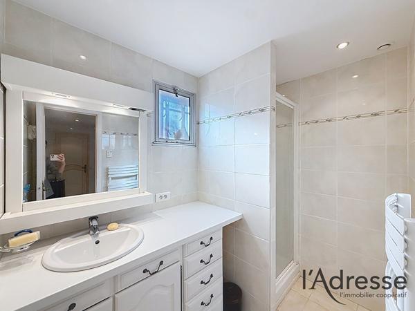 COUP DE COEUR ! Spacieux 3 pièces d'environ 70m² avec parking et cave !