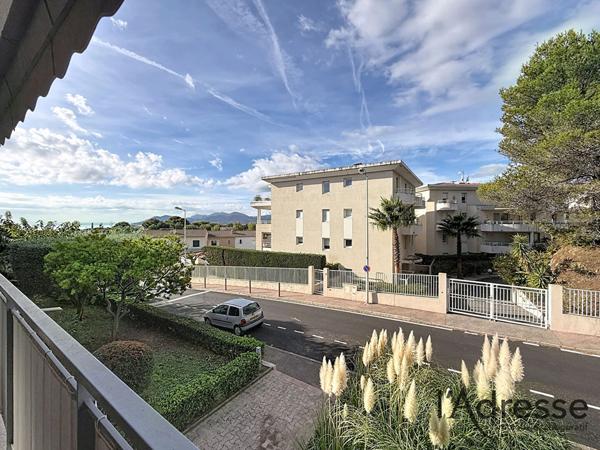 COUP DE COEUR ! Spacieux 3 pièces d'environ 70m² avec parking et cave !