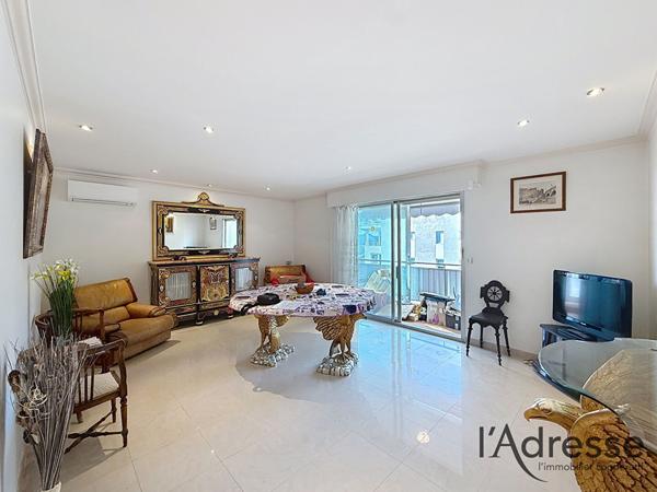 COUP DE COEUR ! Spacieux 3 pièces d'environ 70m² avec parking et cave !