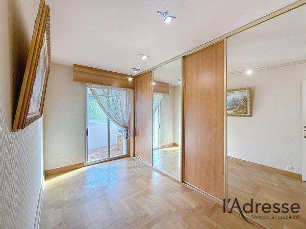 COUP DE COEUR ! Spacieux 3 pièces d'environ 70m² avec parking et cave !