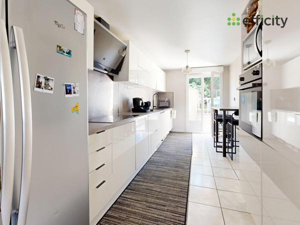 Maison
         5 pièces
        - 113 m² Exclusivité 269 000 € *
