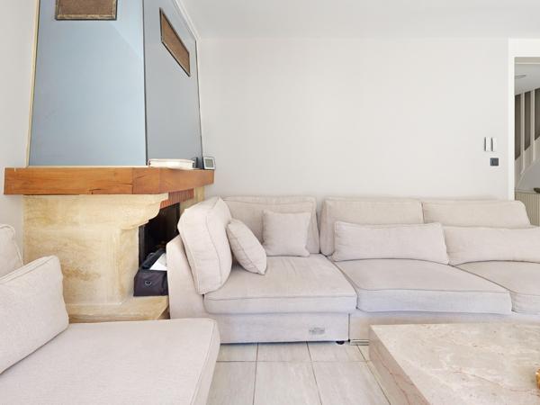 Maison
         5 pièces
        - 113 m² Exclusivité 269 000 € *
