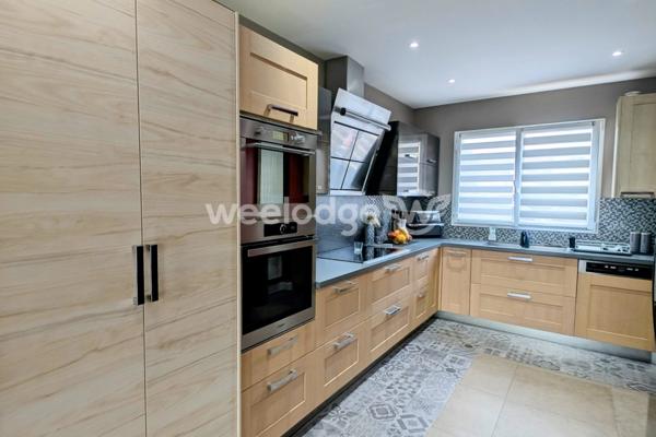Maison à vendre 6 pièces de 125 m² à La Verrière