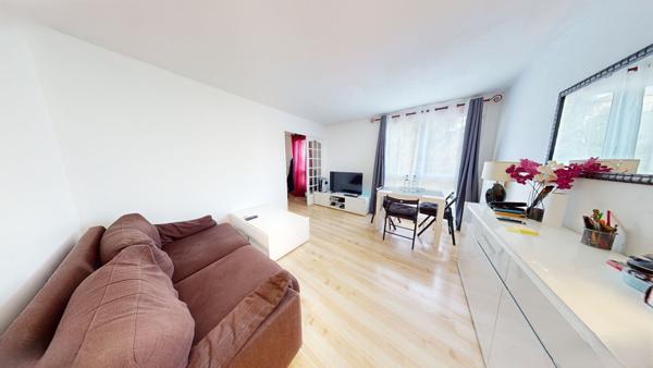 VENTE : appartement de 4 pièces (78 m²) à COMBS LA VILLE