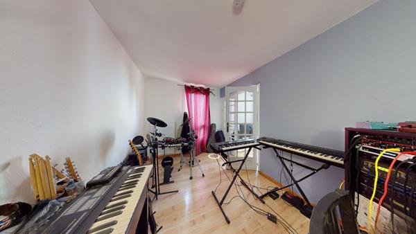 VENTE : appartement de 4 pièces (78 m²) à COMBS LA VILLE