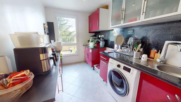 VENTE : appartement de 4 pièces (78 m²) à COMBS LA VILLE