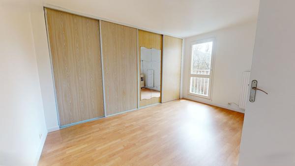 VENTE : appartement de 4 pièces (78 m²) à COMBS LA VILLE