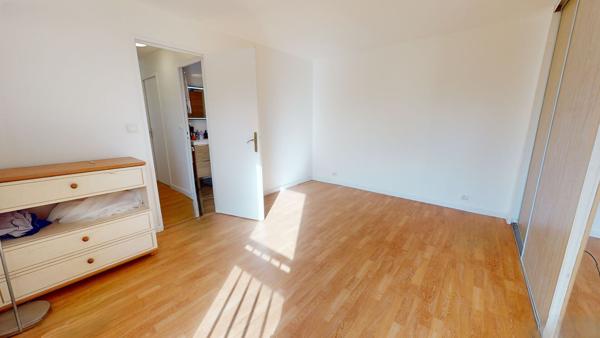 VENTE : appartement de 4 pièces (78 m²) à COMBS LA VILLE