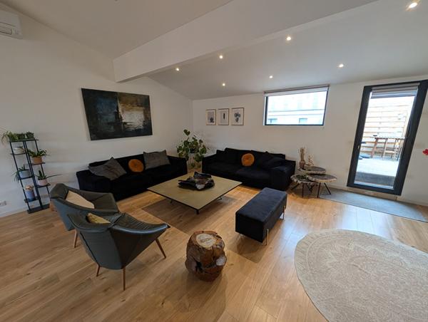 Toulouse Pont des Demoiselles, un loft d'exception aux volumes spectaculaires, entre esprit urbain et élégance contemporaine.