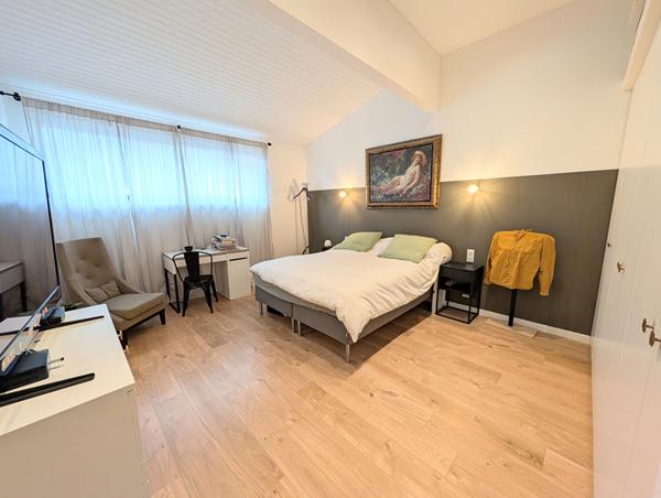 Toulouse Pont des Demoiselles, un loft d'exception aux volumes spectaculaires, entre esprit urbain et élégance contemporaine.
