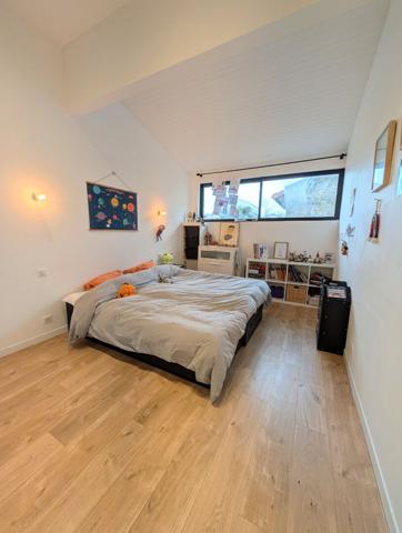Toulouse Pont des Demoiselles, un loft d'exception aux volumes spectaculaires, entre esprit urbain et élégance contemporaine.