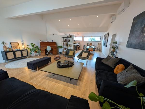 Toulouse Pont des Demoiselles, un loft d'exception aux volumes spectaculaires, entre esprit urbain et élégance contemporaine.