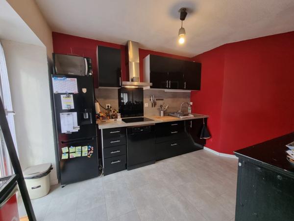 Location
                Appartement84 m² - 4 Pièces -
                    AGEN (47000)