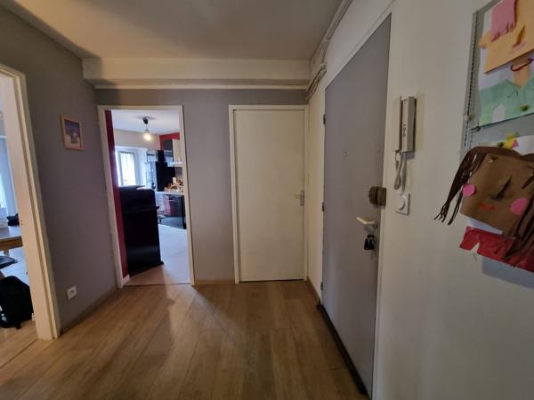 Location
                Appartement84 m² - 4 Pièces -
                    AGEN (47000)