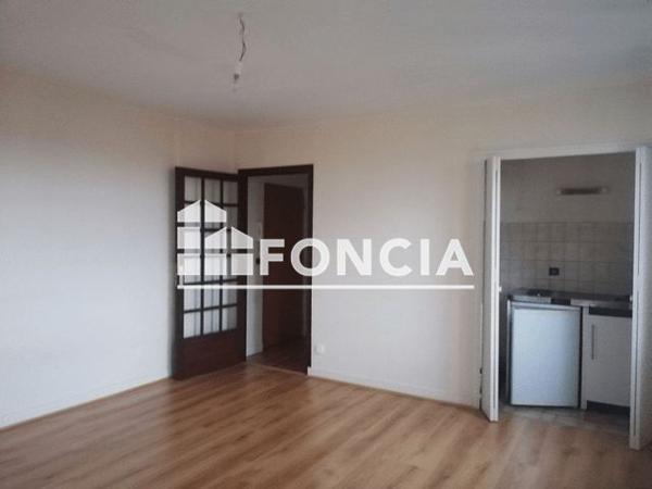 Location Studio 26 m² - 18 PLACE DE LA POISSONNERIE Chartres 28000