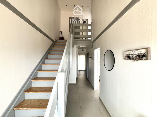 Maison
                                                                                                                                                                                                                                                                                                                        5 pièce(s)                                                                                                                                                                                                          4 chambre(s)                                                                                                                                                                                                          117  m²