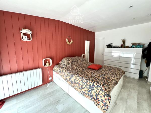 Maison
                                                                                                                                                                                                                                                                                                                        5 pièce(s)                                                                                                                                                                                                          4 chambre(s)                                                                                                                                                                                                          117  m²