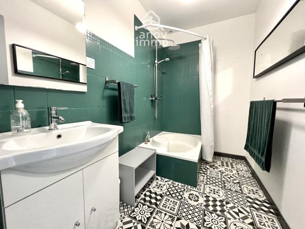Maison
                                                                                                                                                                                                                                                                                                                        5 pièce(s)                                                                                                                                                                                                          4 chambre(s)                                                                                                                                                                                                          117  m²