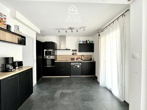 Maison
                                                                                                                                                                                                                                                                                                                        5 pièce(s)                                                                                                                                                                                                          4 chambre(s)                                                                                                                                                                                                          117  m²