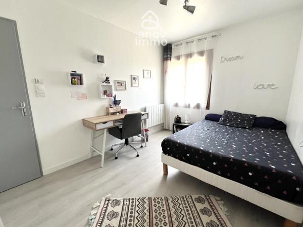 Maison
                                                                                                                                                                                                                                                                                                                        5 pièce(s)                                                                                                                                                                                                          4 chambre(s)                                                                                                                                                                                                          117  m²