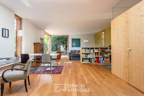 Maison à toit plat végétalisé en ossature bois à l’abris des regards