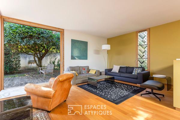 Maison à toit plat végétalisé en ossature bois à l’abris des regards