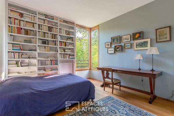 Maison à toit plat végétalisé en ossature bois à l’abris des regards