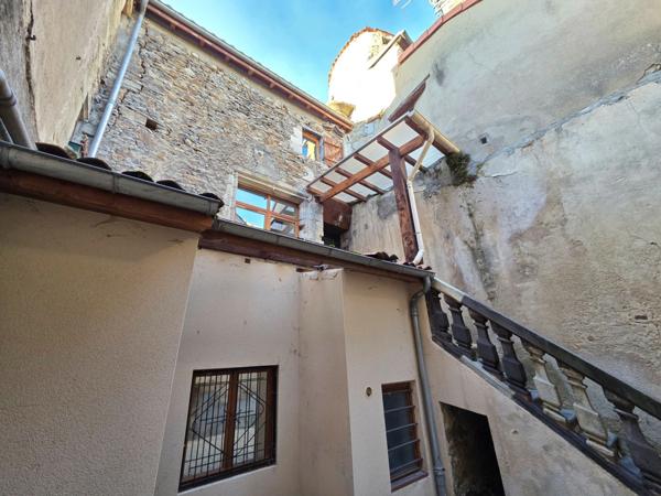Immeuble à vendre BILLOM (63) / Local commercial et Grand logement