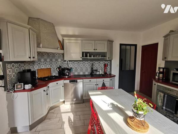 CANDÉ - Maison rénovée - 6 chambres - Dépendance, garages parcelle de 1 300 m²