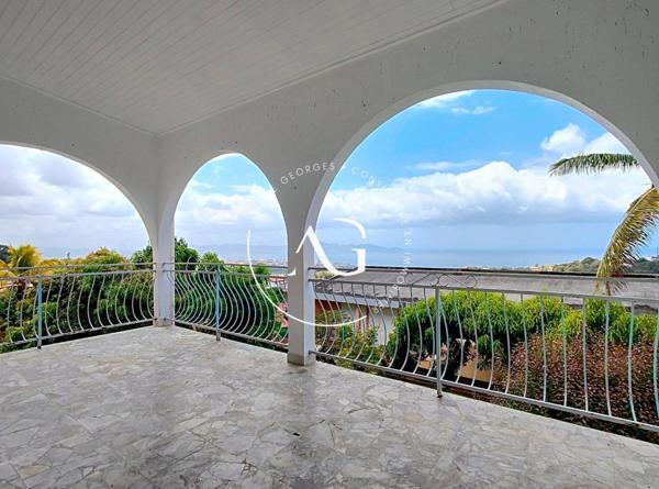 Maison vue mer + T2 indépendant – Schoelcher