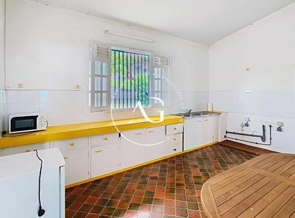 Maison vue mer + T2 indépendant – Schoelcher