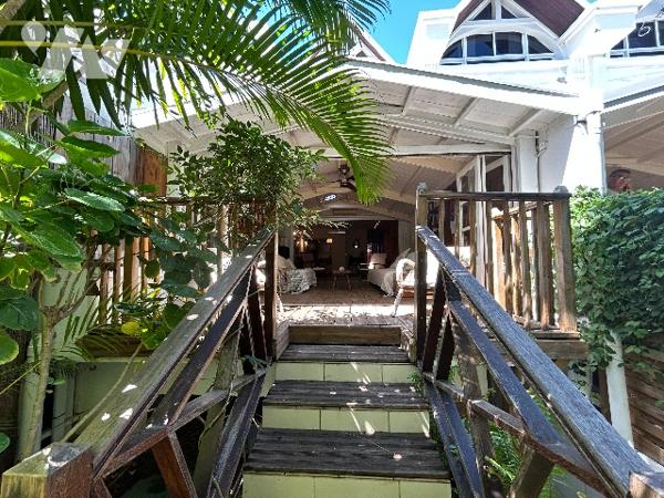 Appartement 100 m² avec jardin privatif face à la plage à SAINT-GILLES LES BAINS