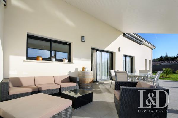 VILLA T6 PLAIN-PIED - CONTEMPORAINE - BELLES PRESTATIONS - PISCINE CHAUFFEE