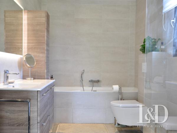 VILLA T6 PLAIN-PIED - CONTEMPORAINE - BELLES PRESTATIONS - PISCINE CHAUFFEE