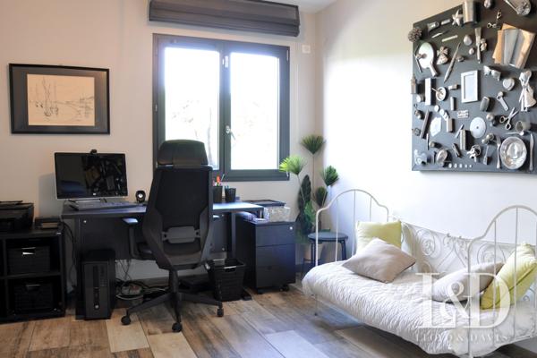 VILLA T6 PLAIN-PIED - CONTEMPORAINE - BELLES PRESTATIONS - PISCINE CHAUFFEE